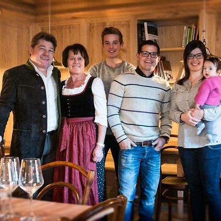 Hotel Weingut Klosterhof 칼다로 외부 사진