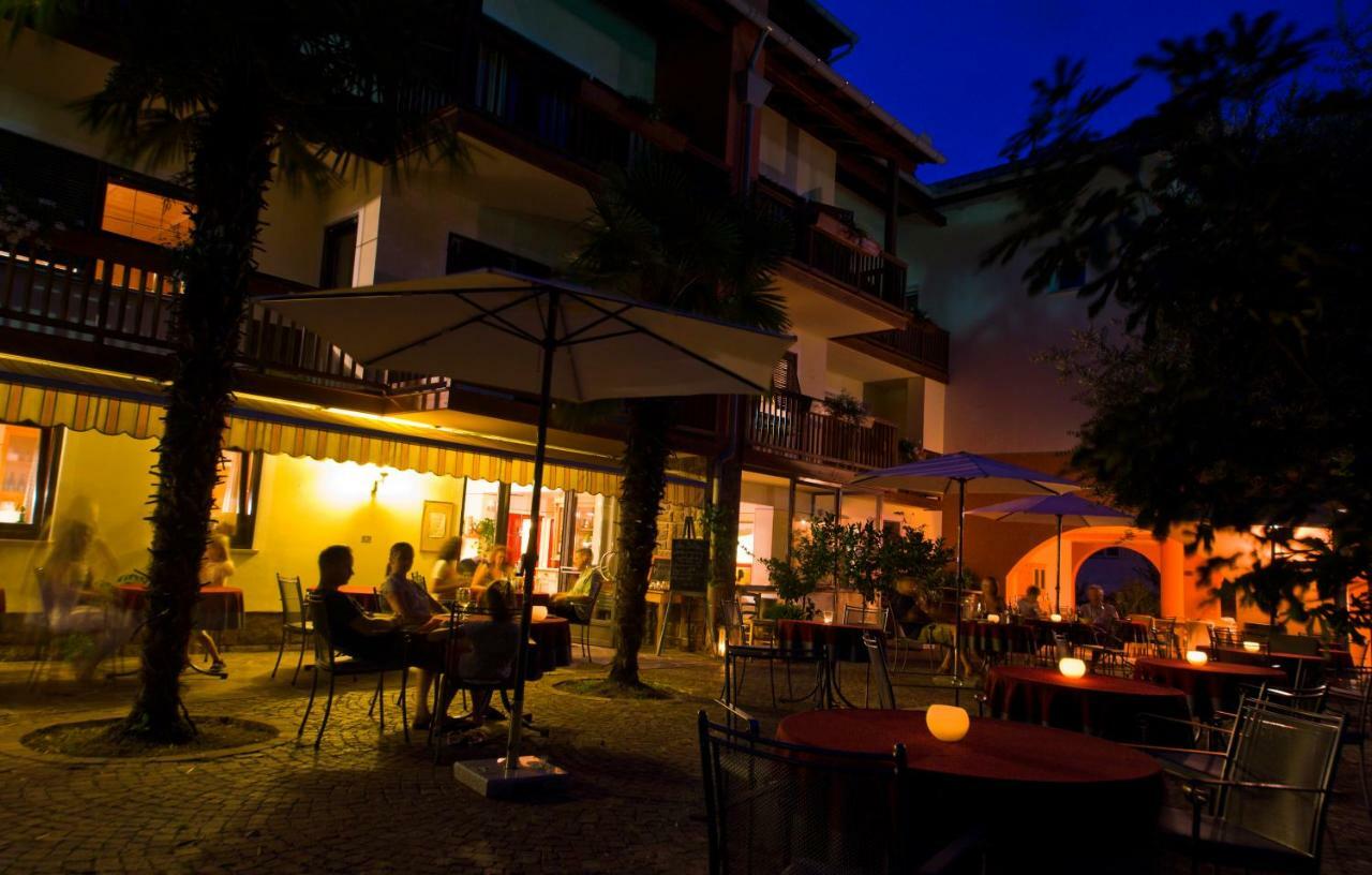 Hotel Weingut Klosterhof 칼다로 외부 사진