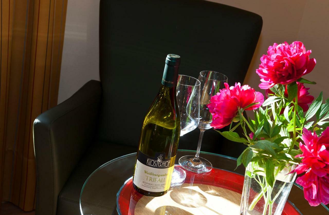 Hotel Weingut Klosterhof 칼다로 외부 사진