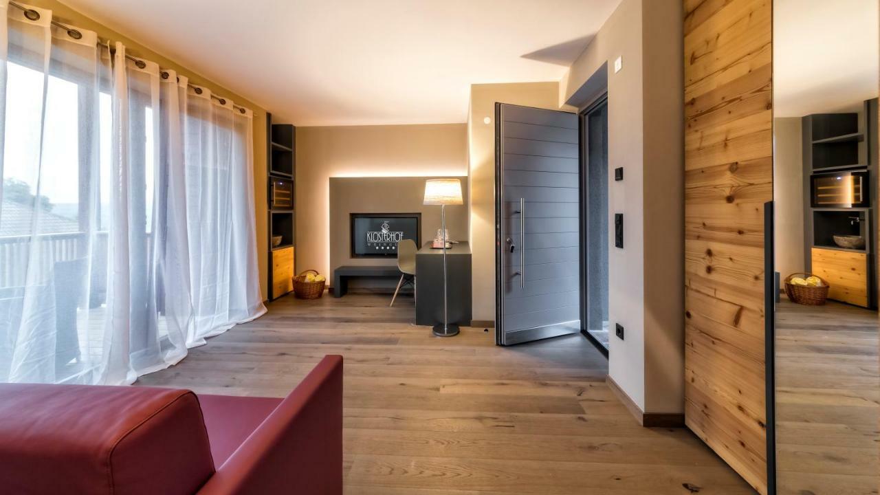 Hotel Weingut Klosterhof 칼다로 외부 사진