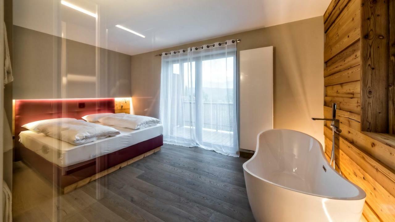 Hotel Weingut Klosterhof 칼다로 외부 사진